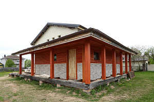 Фасад с характером: Сочетание лиственницы, сосны и камня в Honka Family Club