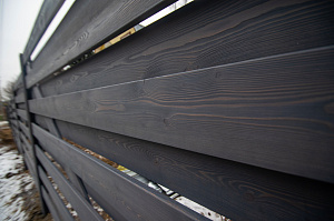 забор крашеный