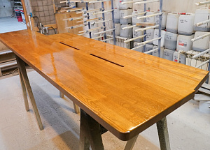 Эксклюзивное лакирование подоконника-столешницы из ясеня: блеск 'Магма' для дома в Петровские Сады