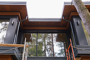 Горячая технология для холодного региона: почему термососна в 2 раза стабильнее обычной древесины и идеально подходит для фасадов