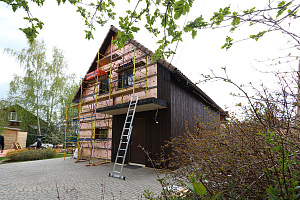 Вентилируемый фасад, свайно-винтовой фундамент террасы и новая кровля: почему этот проект в Белладжио прослужит десятилетиями