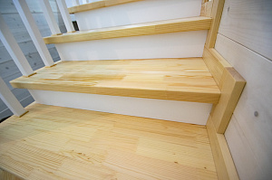 деревянная межэтажная лестница