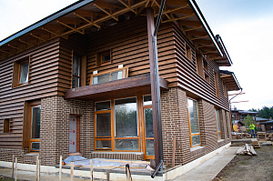 дом с отделкой планкеном