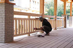 Почему владельцы домов из керамики выбирают планкен: реализованный проект с европейским качеством окраски и крепежом, который не оставляет следов