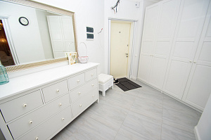 прихожая в белом