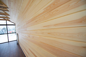 стены из имитации бруса