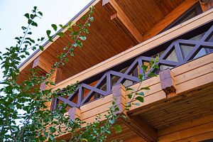 Реставрация и комплексная защита фасада двухэтажной бани в Верховский