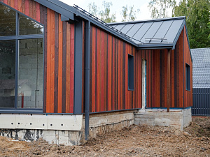 Поместье «Алексеевское»: фасад из термососны в четырех цветах — смелое решение для взыскательных владельцев

