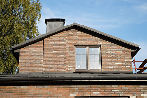 Преображение газобетонного дома: Фальцевая кровля и клинкерный фасад в КП 