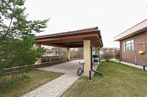 Скрытый крепёж, цеховая покраска и сибирская лиственница: почему этот проект в Мысе Удальцово не требует внимания уже 4 года