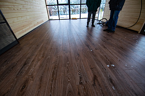 напольное покрытие из крашенной инженерной доски