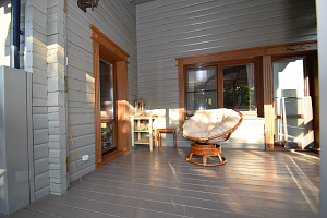 Финская надежность и русское брусовое зодчество: реставрация дома в Никольском краской Tikkurila Vinha