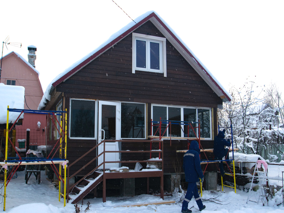 Пионерское озеро: баня, ставшая жемчужиной берега — фасад из лиственницы с авторским оттенком