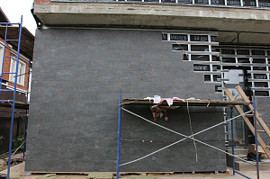 стена из керамогранита