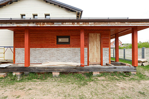 Фасад с характером: Сочетание лиственницы, сосны и камня в Honka Family Club