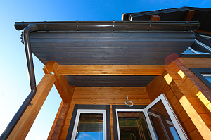 Карцево: шлифовка и покраска дома из клеёного бруса для «Нордвуд» — защита Tikkurila Pinja W-Oil (5070) и акценты RAL 7024