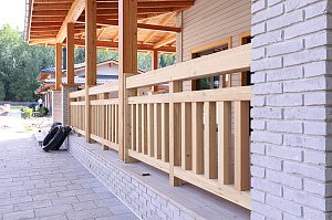 Почему владельцы домов из керамики выбирают планкен: реализованный проект с европейским качеством окраски и крепежом, который не оставляет следов