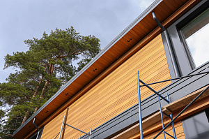 Горячая технология для холодного региона: почему термососна в 2 раза стабильнее обычной древесины и идеально подходит для фасадов