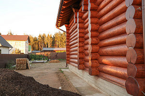 Шестифакторная защита и идеальная гладкость: премиальная покраска бревенчатого дома от ЛесоБиржи - СПб