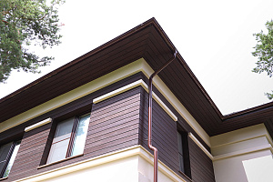 Не верите, что деревянный фасад может служить десятилетиями? Смотрите нашу работу 5-летней давности — она выглядит свежее многих новостроек