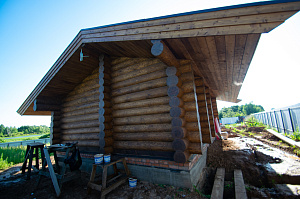 крашеный сруб