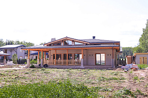 Почему владельцы домов из керамики выбирают планкен: реализованный проект с европейским качеством окраски и крепежом, который не оставляет следов