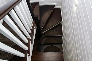 межэтажная лестница из лиственницы 11
