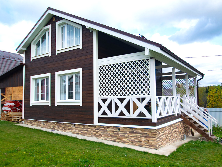 Скрытый крепеж, итальянское масло и натуральный камень: как мы создали фасад, которым можно гордиться