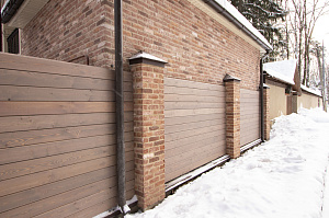 Инженерное совершенство в каждой детали: от фундамента до защитных отливов в проекте забора