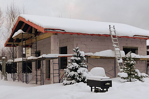 Не просто баня, а место силы: проект с парной на троих, уютной комнатой отдыха и крытой террасой