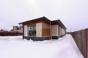 Не просто дом, а заявление: сочетание природного дерева и холодного мрамора в проекте, который выделит вас среди соседей