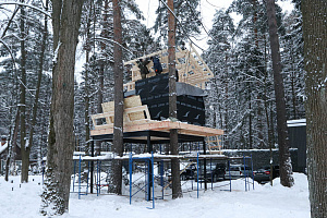 Уникальные всесезонные домики на дереве в LESO Парке