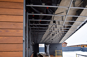 монтаж планкена на фасад дома