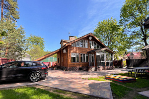 Бревенчатый дом больше не нуждается в ремонте каждые 5 лет: как вентилируемый фасад и цоколь White Hills решили проблему навсегда