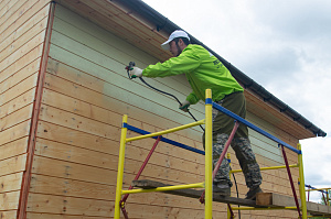 покраска дома из дерева