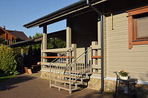 Финская надежность и русское брусовое зодчество: реставрация дома в Никольском краской Tikkurila Vinha