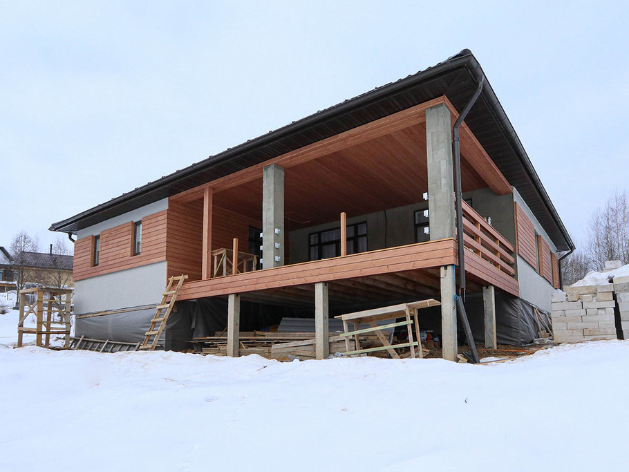 Северная сосна + премиальное масло Renner M300: идеальный дуэт для фасада, который сохранит цвет и форму даже в петербургском климате