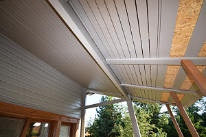 Финская надежность и русское брусовое зодчество: реставрация дома в Никольском краской Tikkurila Vinha