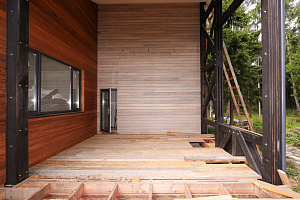 Петергоффские аллеи требуют статуса: как термолиственница преобразила каркасный дом в элитном посёлке