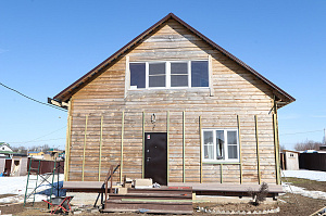 Не просто обшивка, а комплексное решение: вентилируемый фасад, индивидуальный водосток и единый стиль — дом, который будет служить десятилетиями