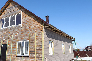 Не просто обшивка, а комплексное решение: вентилируемый фасад, индивидуальный водосток и единый стиль — дом, который будет служить десятилетиями