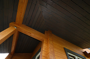 Карцево: шлифовка и покраска дома из клеёного бруса для «Нордвуд» — защита Tikkurila Pinja W-Oil (5070) и акценты RAL 7024