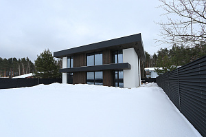 Комбинированный фасад от Лесобиржа-Спб: гармония стиля и долговечности в 