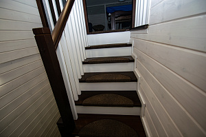 межэтажная лестница из лиственницы 5