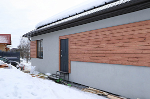 Северная сосна + премиальное масло Renner M300: идеальный дуэт для фасада, который сохранит цвет и форму даже в петербургском климате