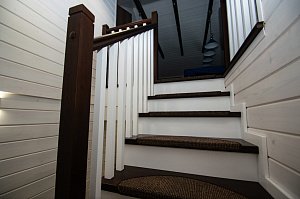 межэтажная лестница из лиственницы 4