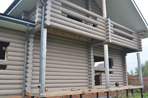 Качество не всегда стоит дорого: выбор масла Renner YS M046 для сруба в Приозерье с гарантией 8 лет