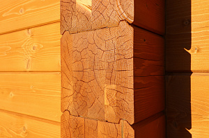 Карцево: шлифовка и покраска дома из клеёного бруса для «Нордвуд» — защита Tikkurila Pinja W-Oil (5070) и акценты RAL 7024