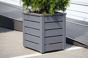 Изящные деревянные кашпо от Лесобиржи-СПб: столярное мастерство для знаковых проектов