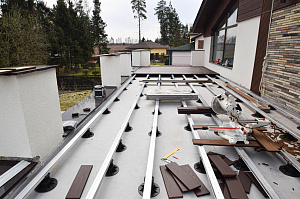 Инженерное совершенство: регулируемые опоры, алюминиевые лаги и термоясень для вашей кровли